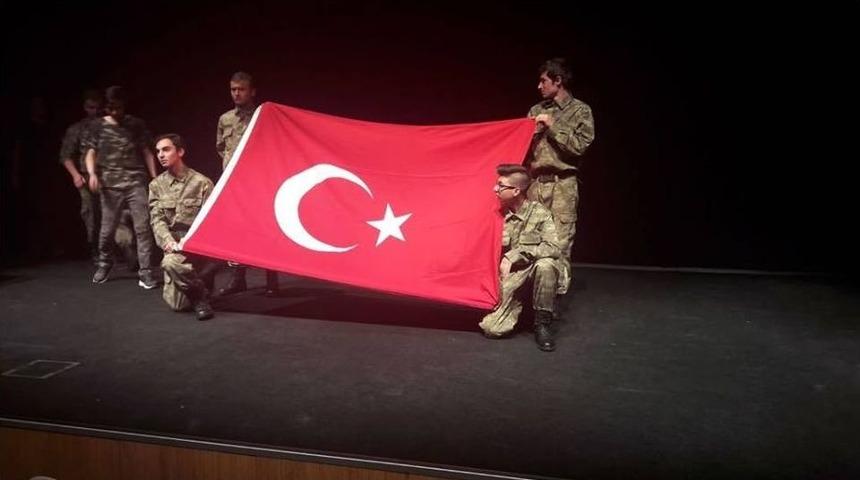 Bozüyük’te “çanakkale Geçilmez!“ Tiyatro Oyunu Sahnelendi