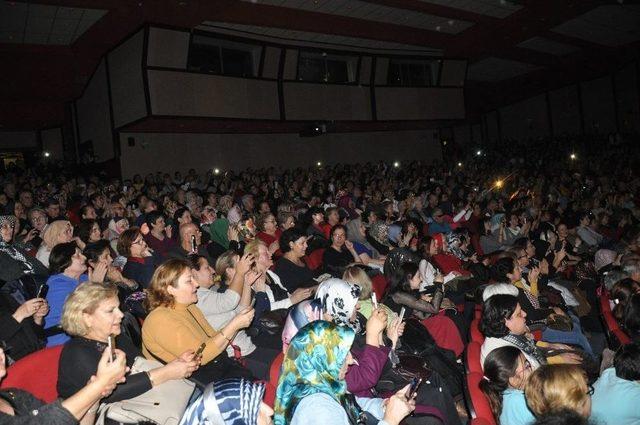 Üsküdar’da Neşe Karaböcek Rüzgarı