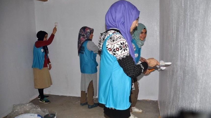 &Ouml;ğrencilerden İhtiya&ccedil; Sahibi Kadına Yardım Eli