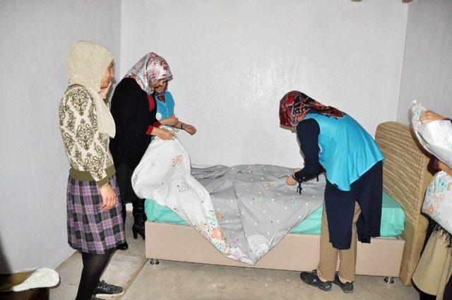 &Ouml;ğrencilerden İhtiya&ccedil; Sahibi Kadına Yardım Eli 2