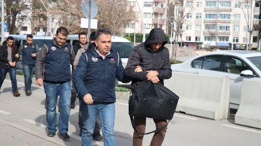 Fet&ouml; Ş&uuml;phelisi 4 Kişi Adliyeye Sevk Edildi