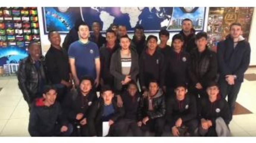 &Ouml;ğretmenler G&uuml;n&uuml;&rsquo;n&uuml; 30 Dilde Kutladılar