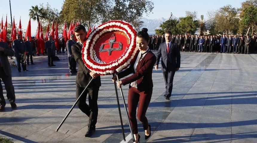 Antalya’da Öğretmenler Günü Kutlaması