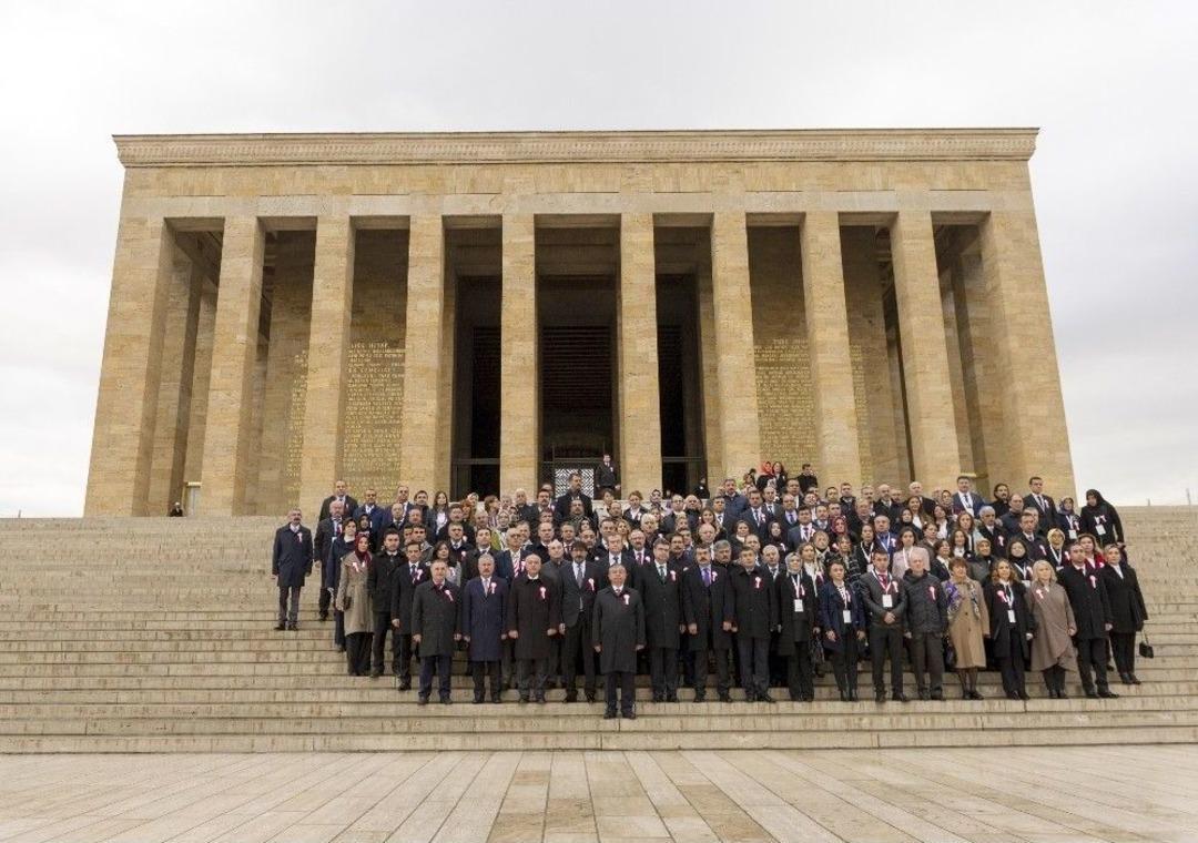 Bakan Yılmaz, &Ouml;ğretmenlerle Birlikte Anıtkabir&rsquo;i Ziyaret Etti