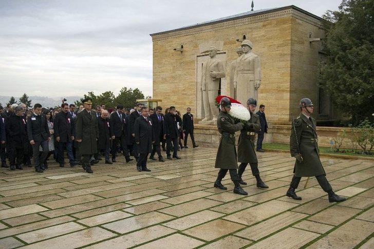 Bakan Yılmaz, Öğretmenlerle Birlikte Anıtkabir’i Ziyaret Etti G2