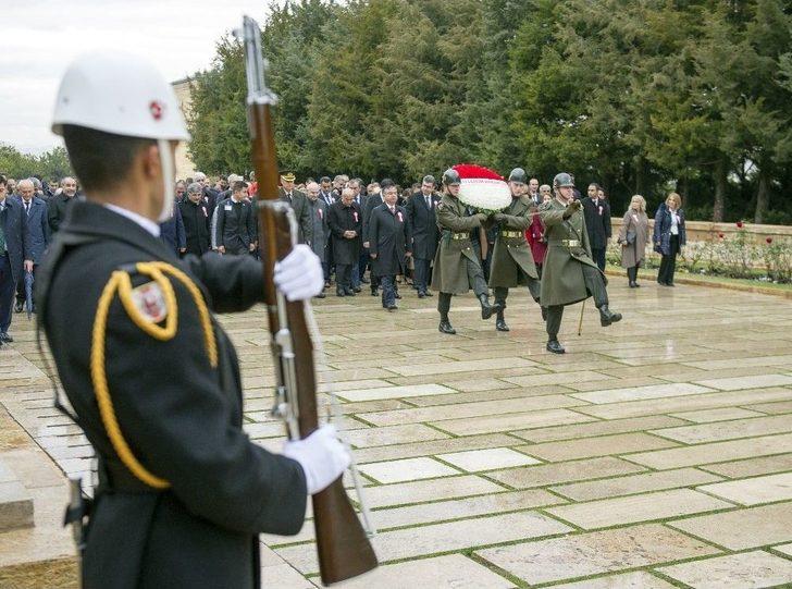 Bakan Yılmaz, Öğretmenlerle Birlikte Anıtkabir’i Ziyaret Etti G3