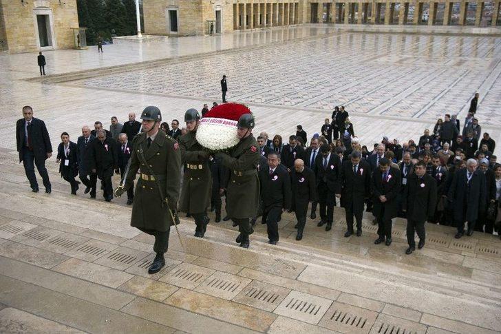 Bakan Yılmaz, Öğretmenlerle Birlikte Anıtkabir’i Ziyaret Etti G4