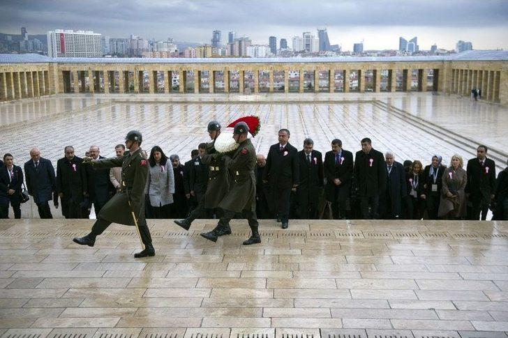 Bakan Yılmaz, Öğretmenlerle Birlikte Anıtkabir’i Ziyaret Etti G5