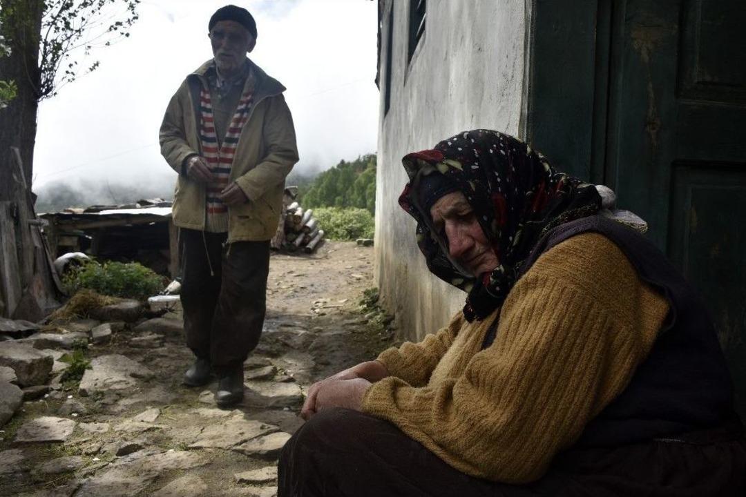 İki G&ouml;rme Engelli Kardeş Hayata Birlikte Tutunuyor