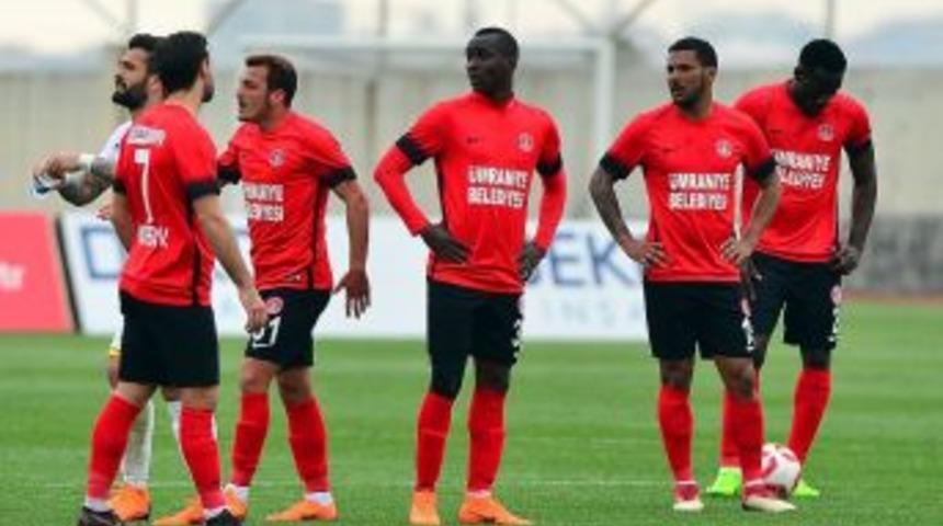 &Uuml;mraniyespor Final İ&ccedil;in Sahaya &Ccedil;ıkıyor