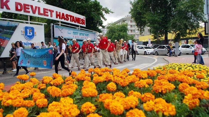 &Ccedil;i&ccedil;ek Karnavalı Rengarenk Kortej Y&uuml;r&uuml;y&uuml;ş&uuml;yle Final Yaptı