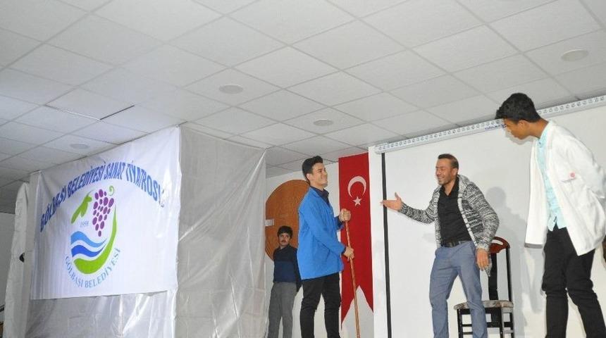 G&ouml;lbaşı İl&ccedil;esinde &lsquo;vejetaryen Aile&rsquo; İsimli Oyunu Sahnelendi