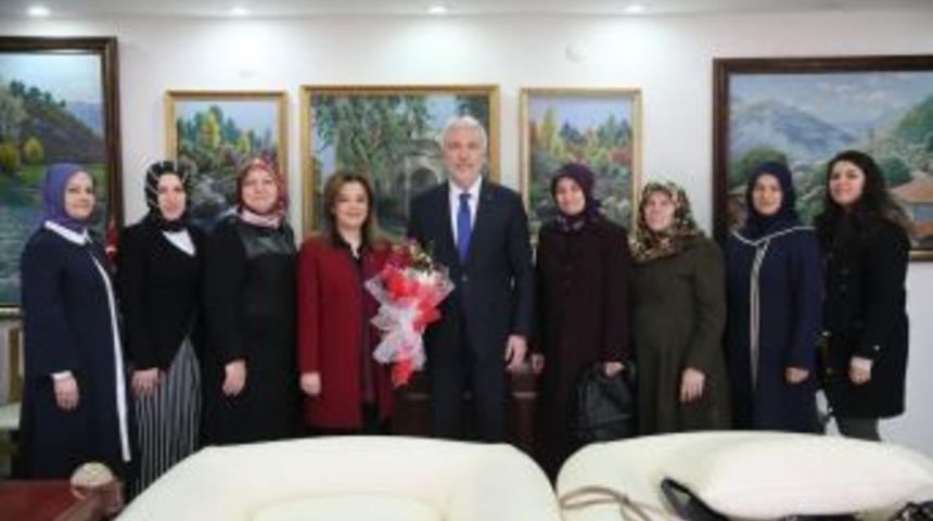 Ceyda Çetin Erenler Ve Yönetim Kurulu Üyeleri, Başkan Saraçoğlu’nu Ziyaret Etti