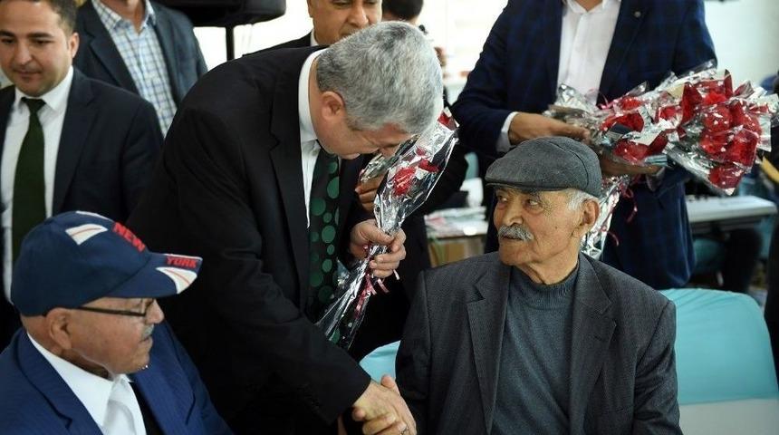 Belediye Başkanı Polat Yaşlıları Misafir Etti