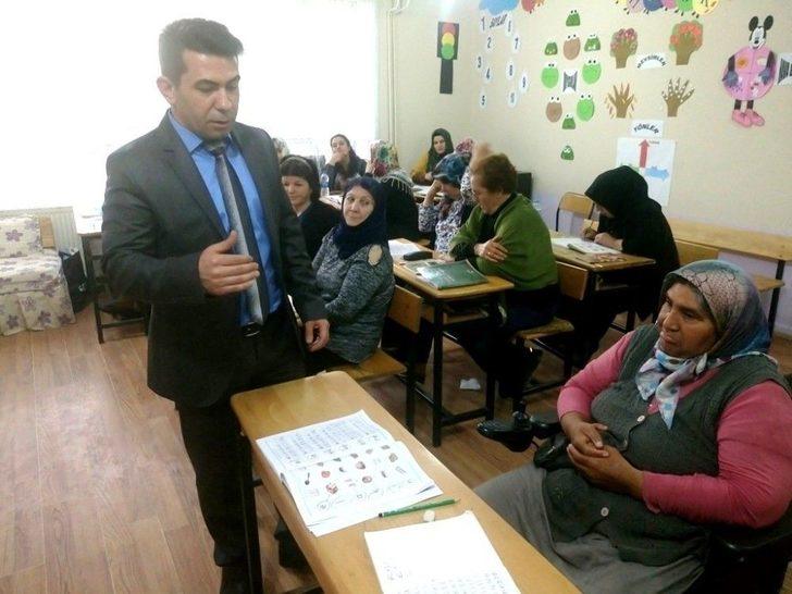Sarıgöl’de 17 Merkezde Okuma-yazma Seferberliği G5