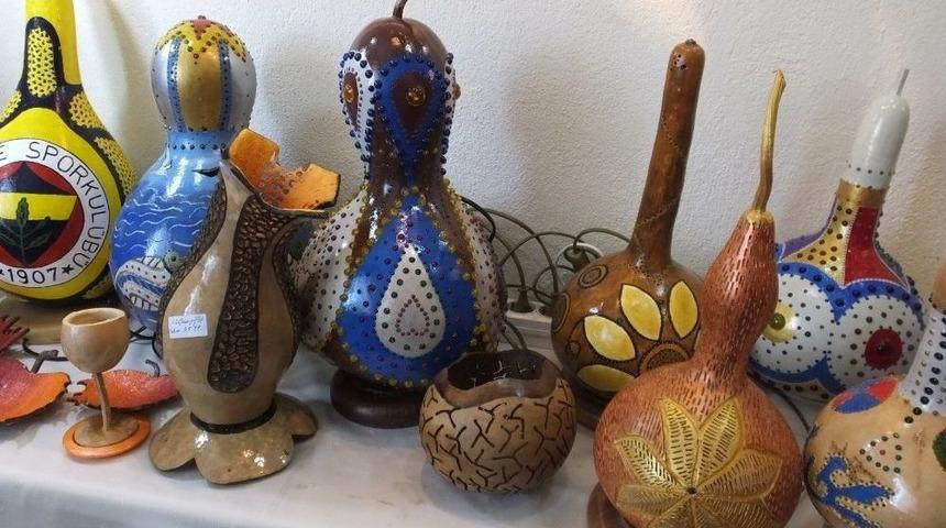 Yaşlı &Ccedil;ift, Kendi Ektikleri Su Kabaklarını Sanat Eserine &Ccedil;eviriyor