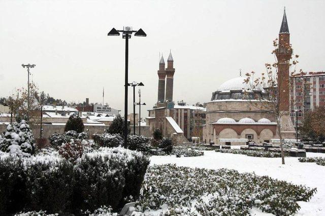 Sivas’ta Kar Yağışı Etkili Oluyor