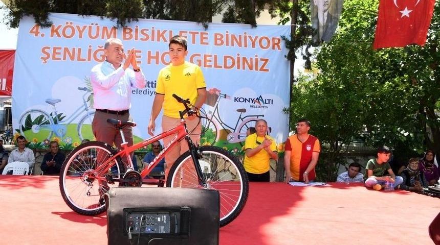 4.k&ouml;y&uuml;m Bisiklete Biniyor Şenliği&rsquo;nde Renkli G&ouml;r&uuml;nt&uuml;ler