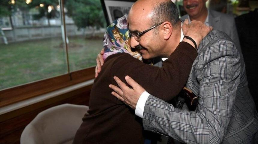 Huzurevinde Anneler G&uuml;n&uuml; Kutlaması