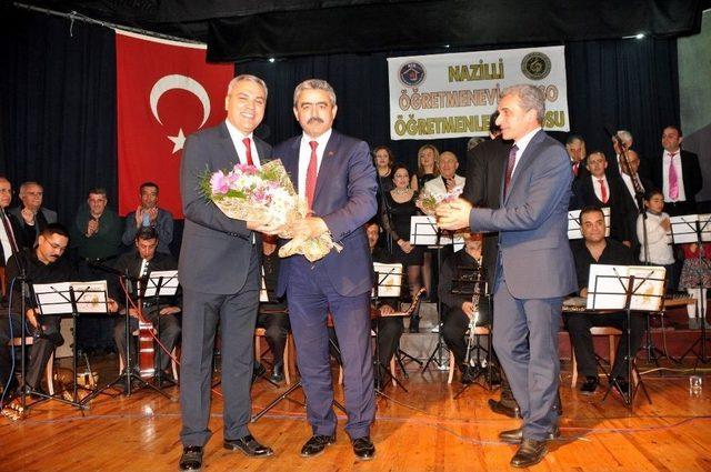 Protokolden Öğretmenlere Sürpriz Şarkı