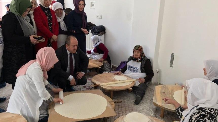 Ak Partili Kadınlar Mehmet&ccedil;ik İ&ccedil;in Mantı A&ccedil;tı