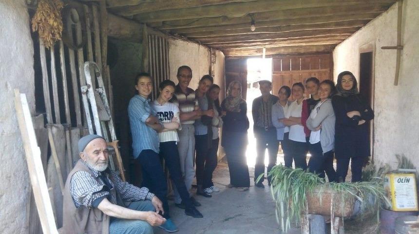 Sağlık Lisesi &Ouml;ğrencilerinden Yaşlı Vatandaşlara Vefa