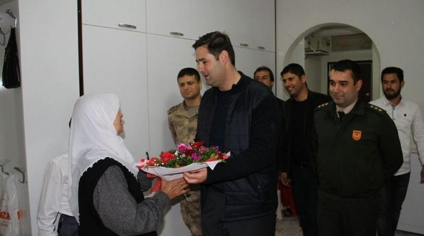 Başkan G&uuml;len&ccedil; Şehit Annelerini Yalnız Bırakmadı