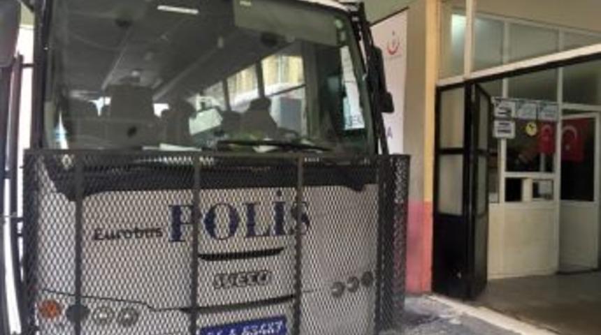 Bakırk&ouml;y&rsquo;deki Nevruz Mitinginde G&ouml;zaltına Alınanlar Sağlık Kontrol&uuml;nden Ge&ccedil;irildi