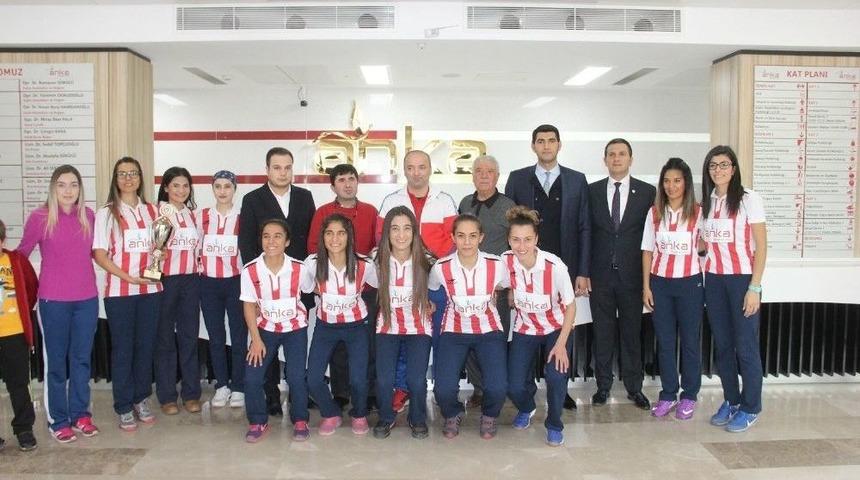 Anka&rsquo;dan Kadın Hokey Takımına Tam Destek