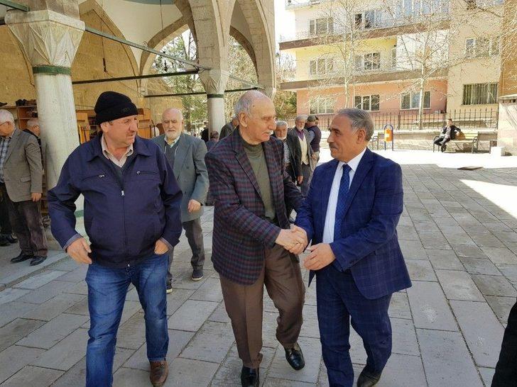 Başkan Özkan’dan Yaşlılara Ve Down Sendromlulara Ziyaret