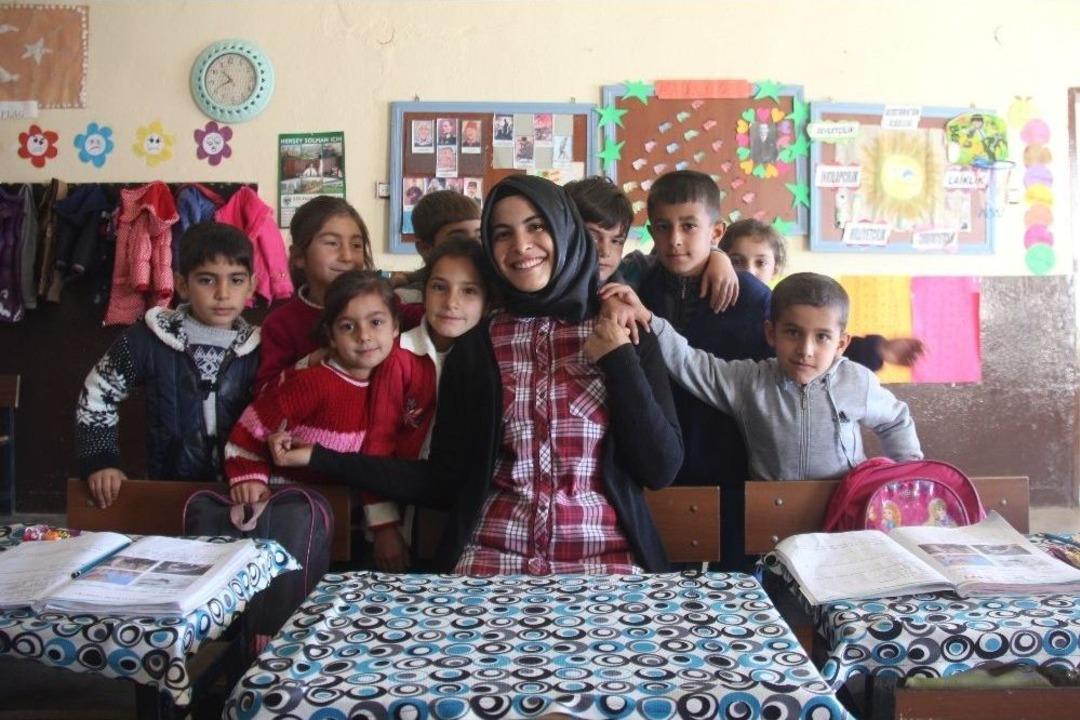 Okulun Hem M&uuml;d&uuml;r&uuml;, Hem &Ouml;ğretmeni Hemde Hizmetlisi