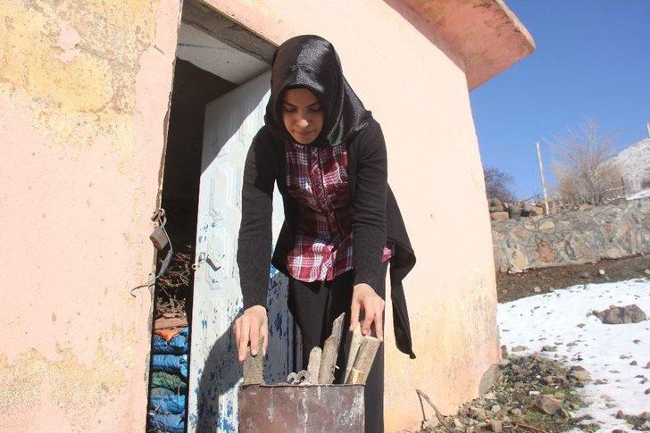 Okulun Hem Müdürü, Hem Öğretmeni Hemde Hizmetlisi G1