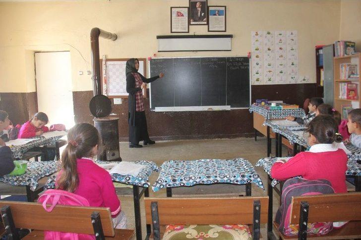 Okulun Hem Müdürü, Hem Öğretmeni Hemde Hizmetlisi G5