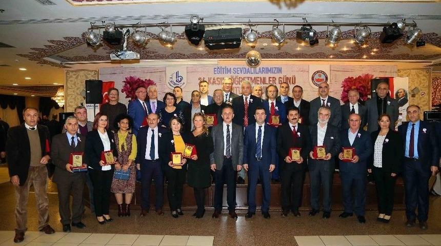 Bağcılar&rsquo;da &Ouml;ğretmen G&uuml;n&uuml; &Ouml;zel Bir Programla Kutlandı