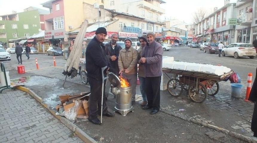 (&ouml;zel Haber) Kara Kış Seyyar Satıcıları Vurdu