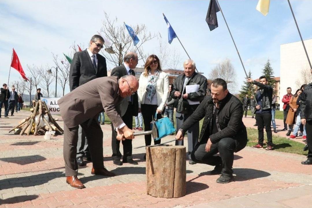 Bolu&rsquo;da, Nevruz Yakılan Ateşle Kutlandı