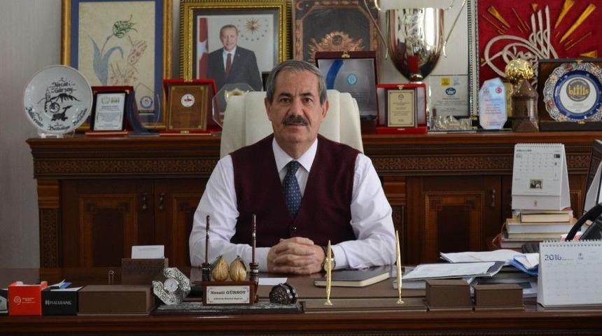 Başkan G&uuml;rsoy, Gazetecilere &Ccedil;alışmalarını Anlattı