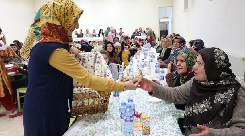 U&ccedil;hisar Belediyesi, Anneler G&uuml;n&uuml; Etkinliği D&uuml;zenledi