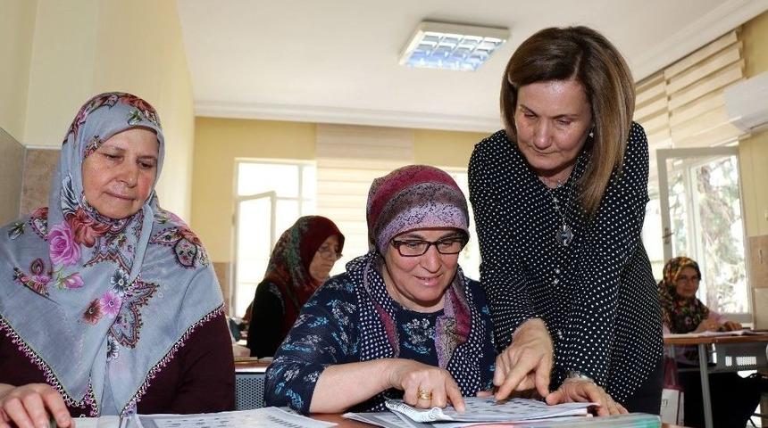 Asmek&rsquo;te Okuma Yazmayı &Ouml;ğreniyorlar