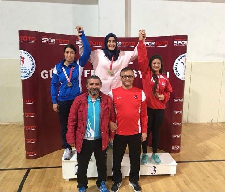 Yalova’da Yapılan Genç Kadınlar Güreş Türkiye Şampiyonası Bitti G2