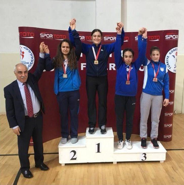 Yalova’da Yapılan Genç Kadınlar Güreş Türkiye Şampiyonası Bitti G5