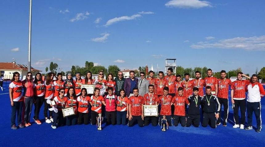Polisg&uuml;c&uuml; Kadın Hokeycileri T&uuml;rkiye Şampiyonu