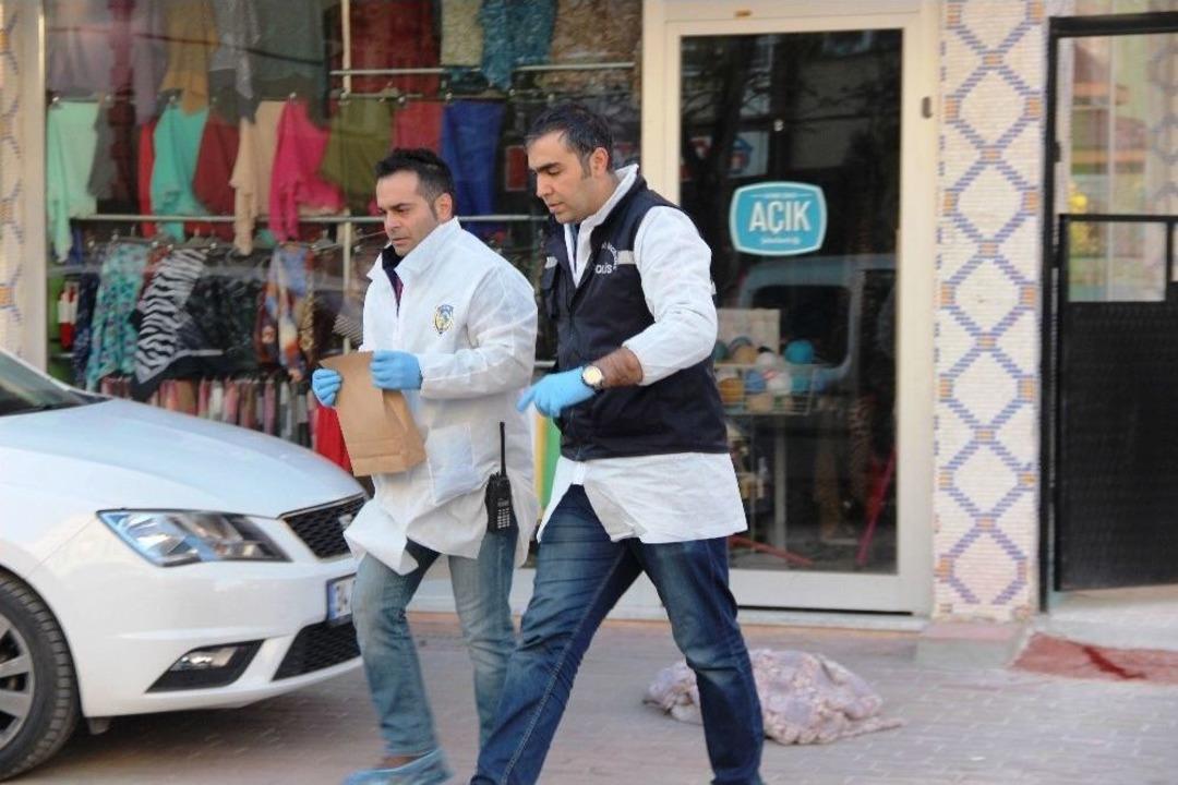 Karısını &Ouml;ld&uuml;r&uuml;p İntihar Etti