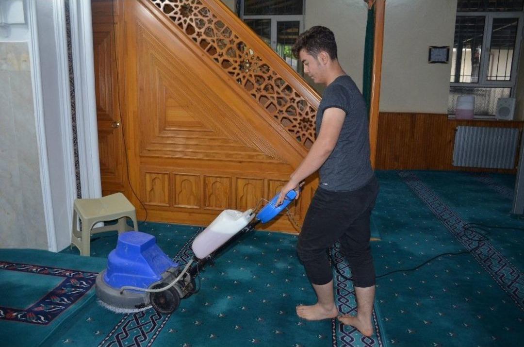 Bilecik&rsquo;teki Camilerde Ramazan Temizliği