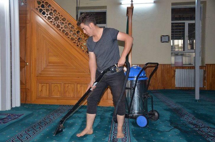 Bilecik’teki Camilerde Ramazan Temizliği G1