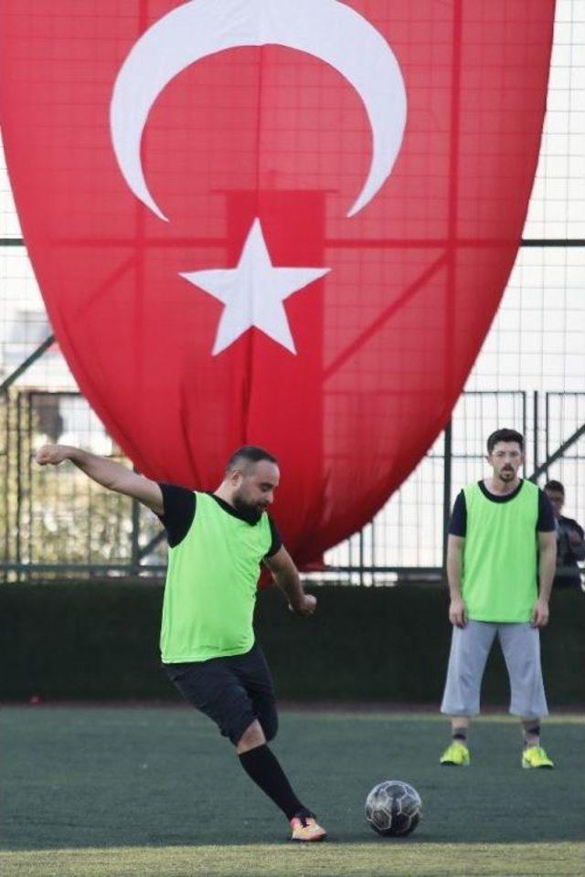 Konak’ta Öğretmenler Ter Döktü, Şampiyon Takım Belli Oldu