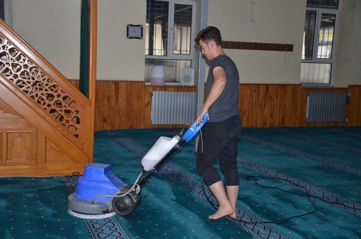 Bilecik’teki Camilerde Ramazan Temizliği G5