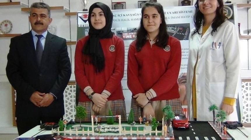 Ercişli &Ouml;ğrenciler, Projeleriyle Kazaları Azaltmayı Ama&ccedil;lıyor