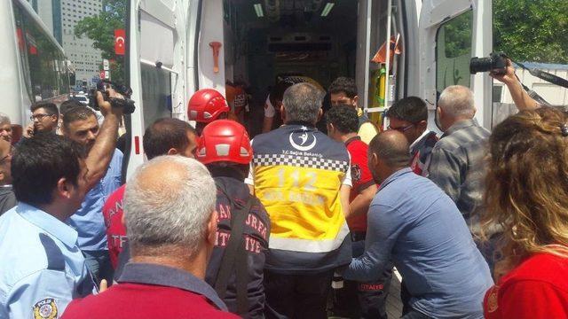 Şanlıurfa’da Cami İnşaatında Çökme Meydana Geldi. Enkazın Altında İşçilerin Olduğu Belirtildi. Bölgeye Çok Sayıda Ambulans Ve Kurtarma Ekibi Sevk Edildi.