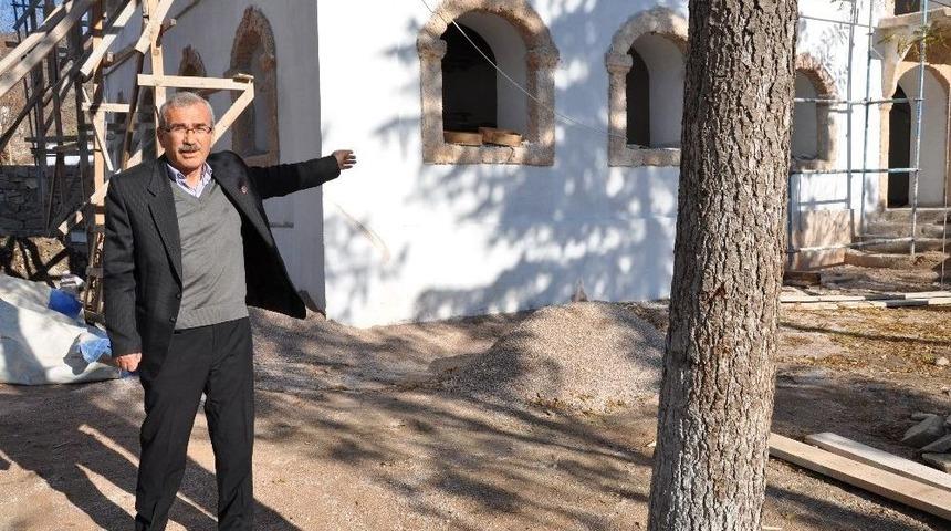 Tarihi Naşa Cumhuriyet İlkokulu Yeniden Eski İhtişamına Kavuşuyor